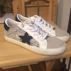 Modern Rush Katula Cheetah Print Slip On Sneakers 8.5